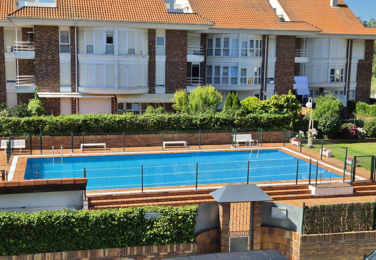 Apartamento en Santoña - C05A02 Apartamento en la playa con piscina