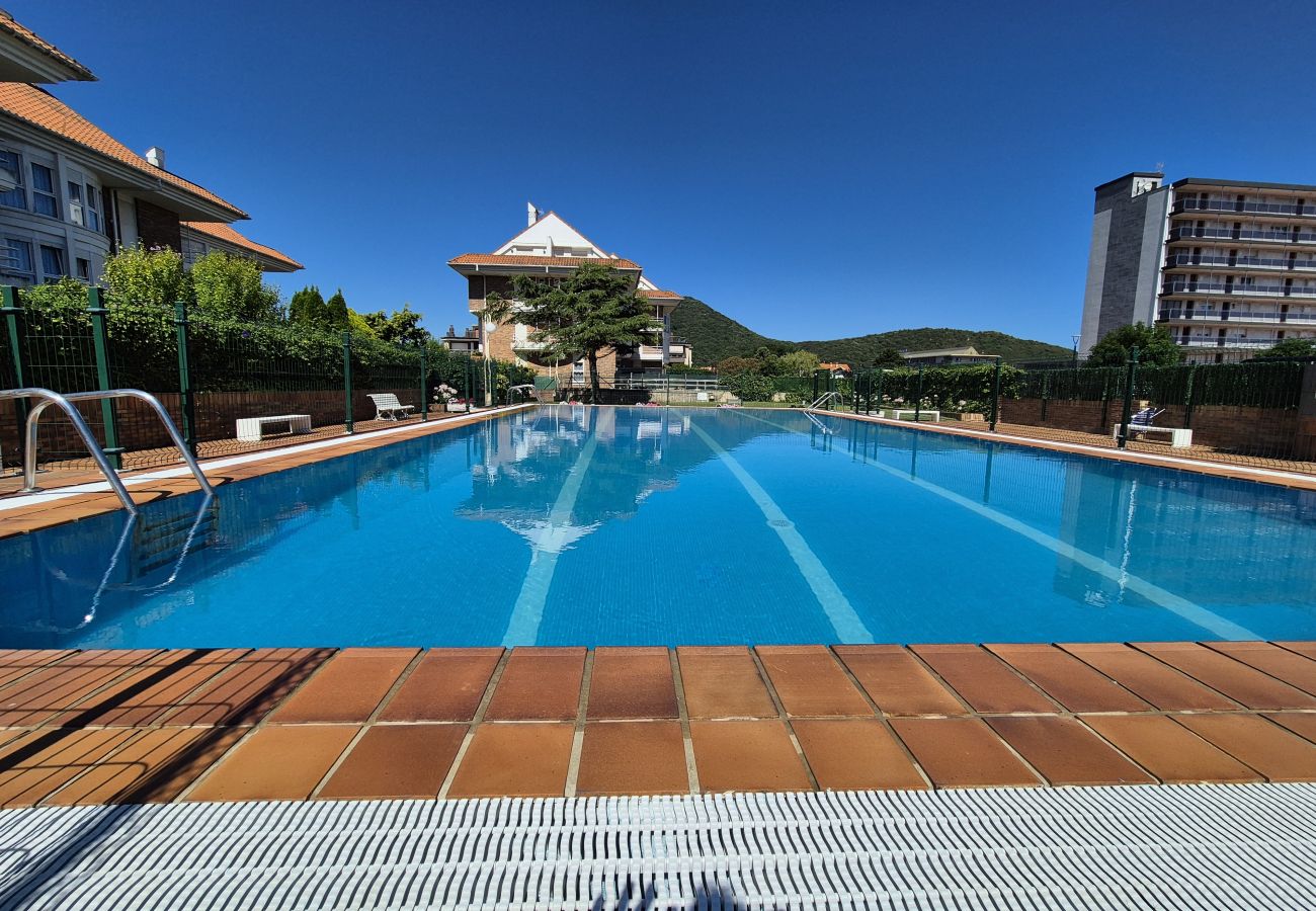 Apartamento en Santoña - C05A02 Apartamento en la playa con piscina