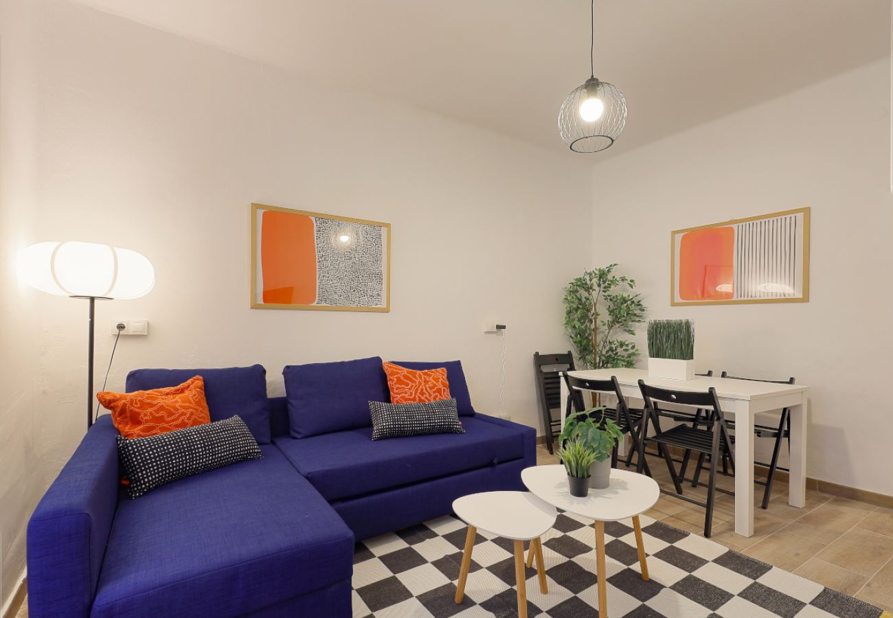 Apartamento en Oviedo - 657A2 ALQUILER DE TEMPORADA Moderno apto con patio