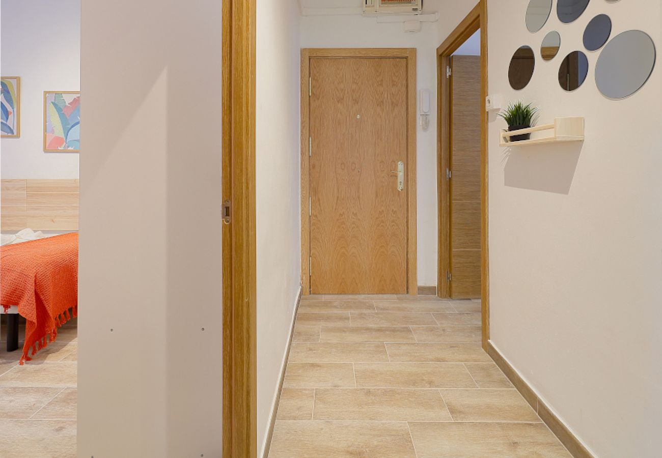 Apartamento en Oviedo - 657A1 ALQUILER DE TEMPORADA Moderno apto con patio