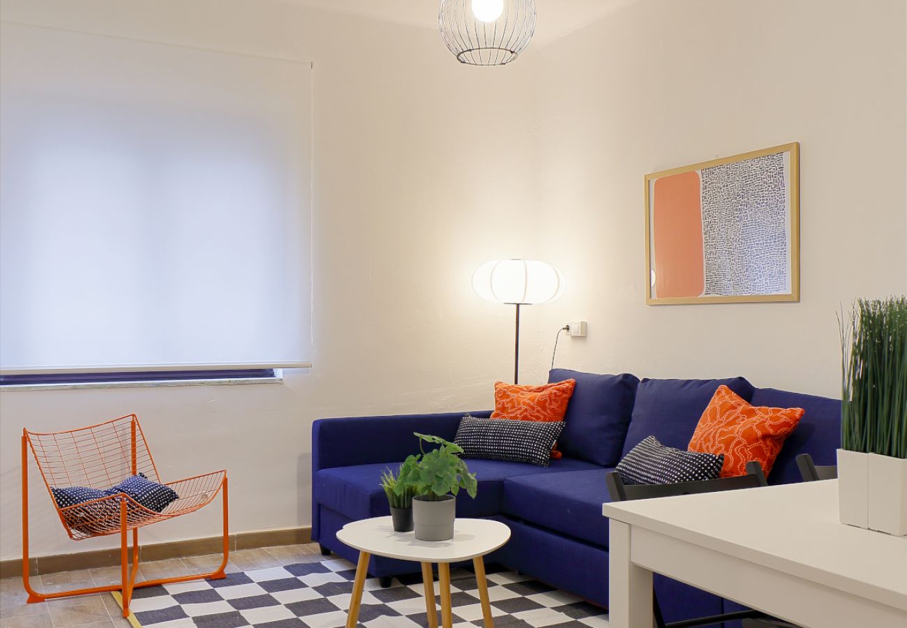 Apartamento en Oviedo - 657A1 ALQUILER DE TEMPORADA Moderno apto con patio