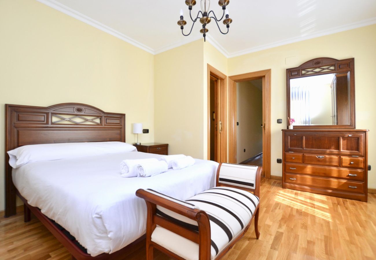 Casa en Villaviciosa - 210A Casa Linares Amplia casa en Villaviciosa