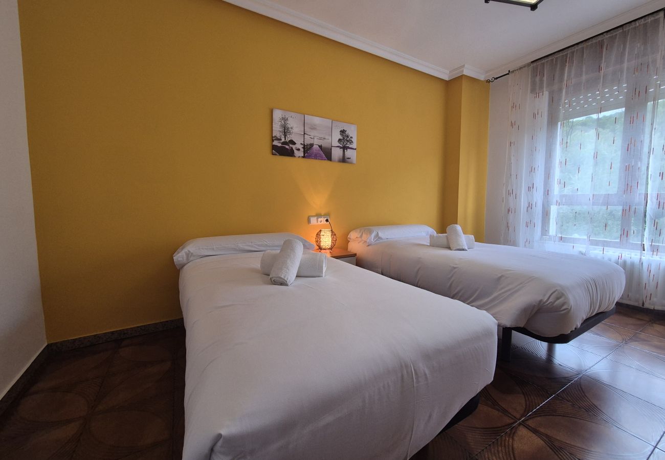 Apartamento en Langreo - 33A02 Amplio Apartamento en Tuilla