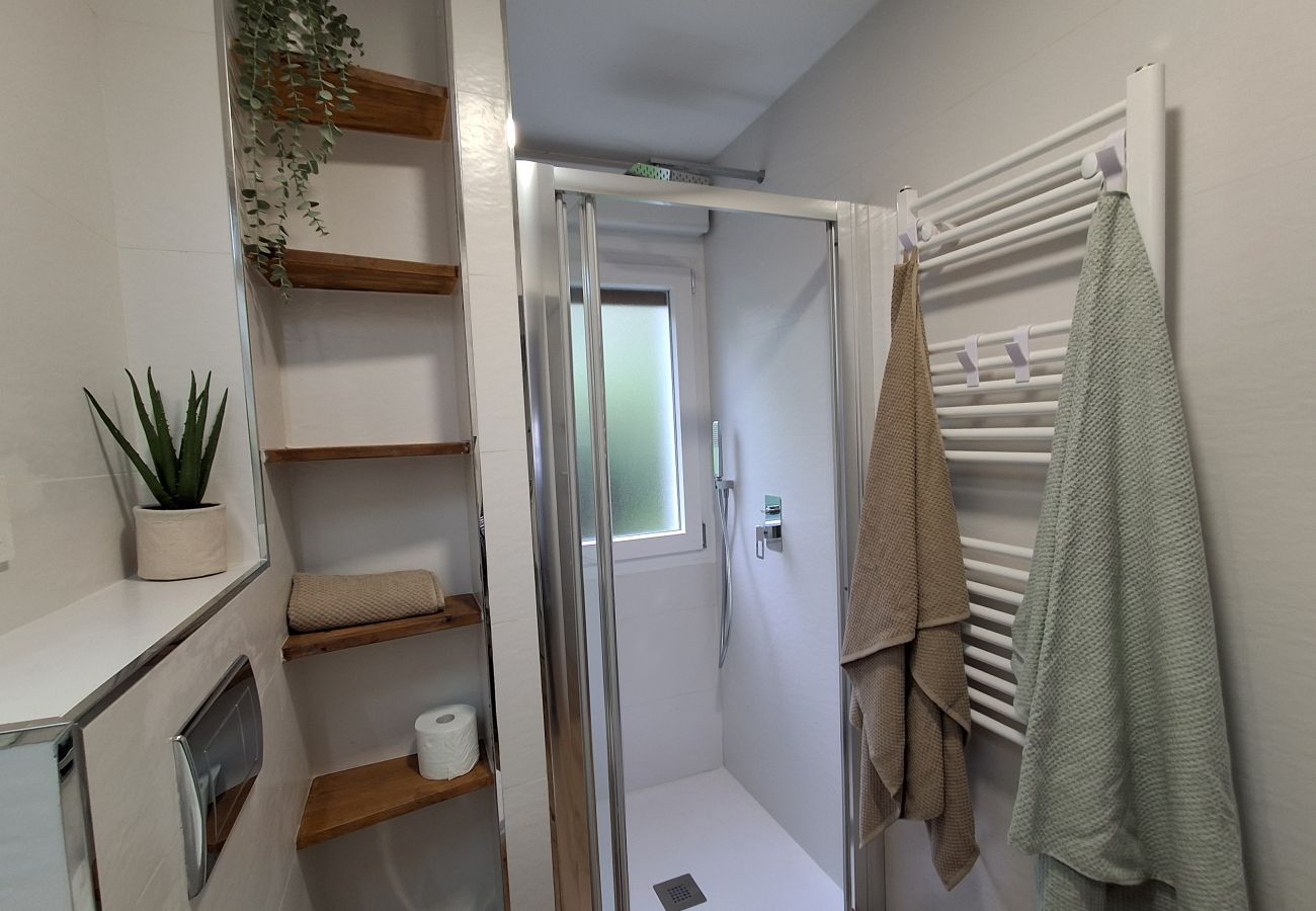 Apartamento en Langreo - 33A03 Apto para 6 pax en Langreo