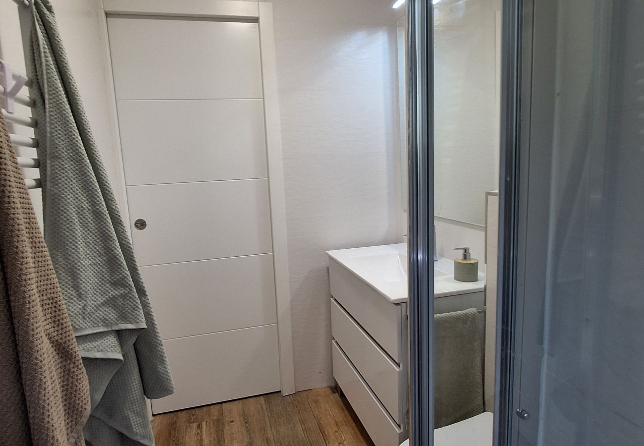 Apartamento en Langreo - 33A03 Apto para 6 pax en Langreo