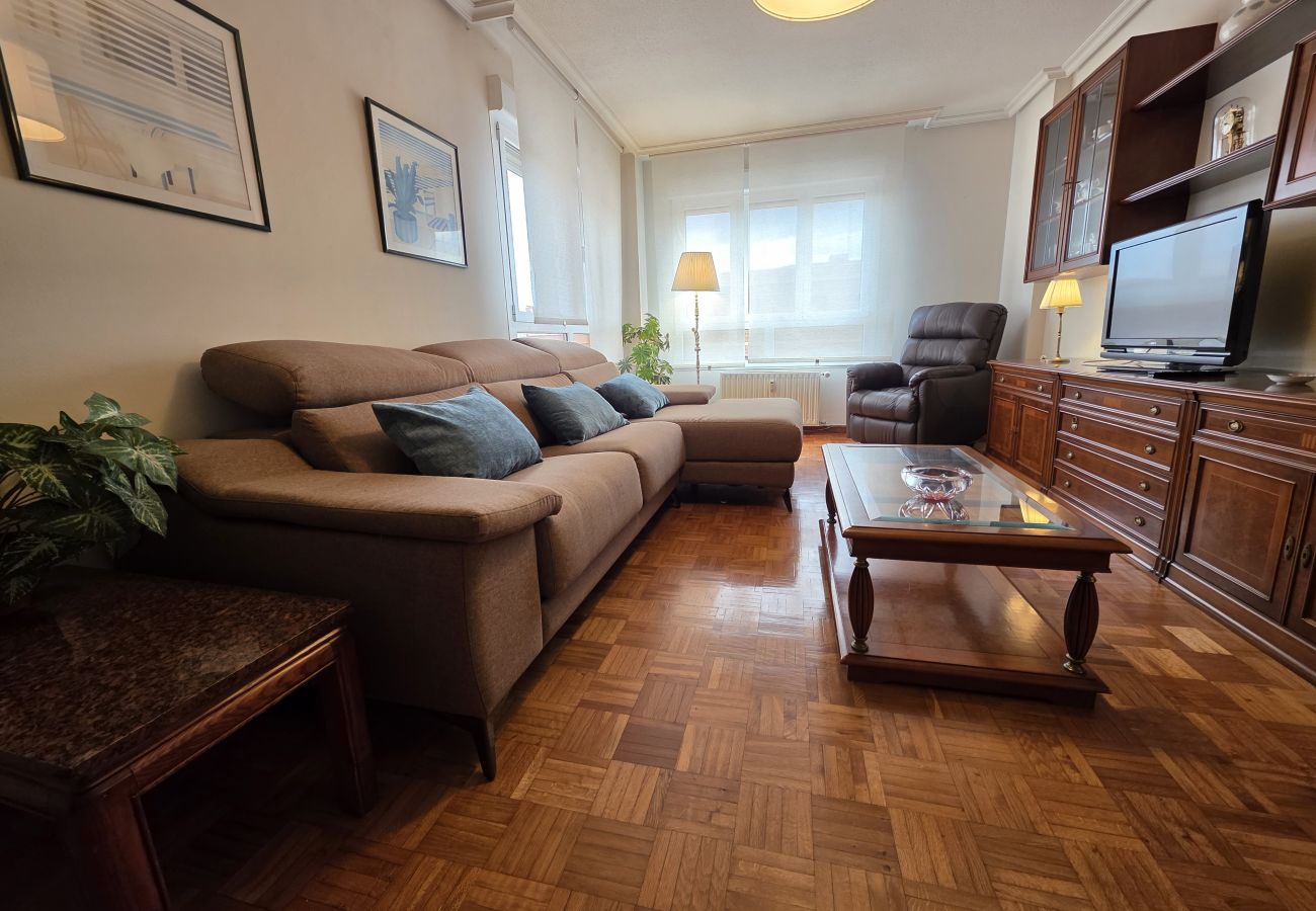 Apartamento en Gijón - 1A159 Alquiler DE TERMPORADA 3 dormitorios