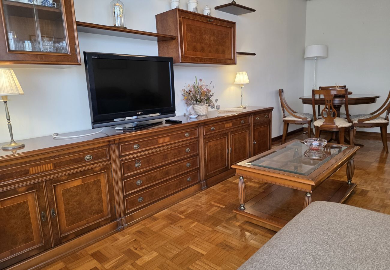 Apartamento en Gijón - 1A159 Alquiler DE TERMPORADA 3 dormitorios