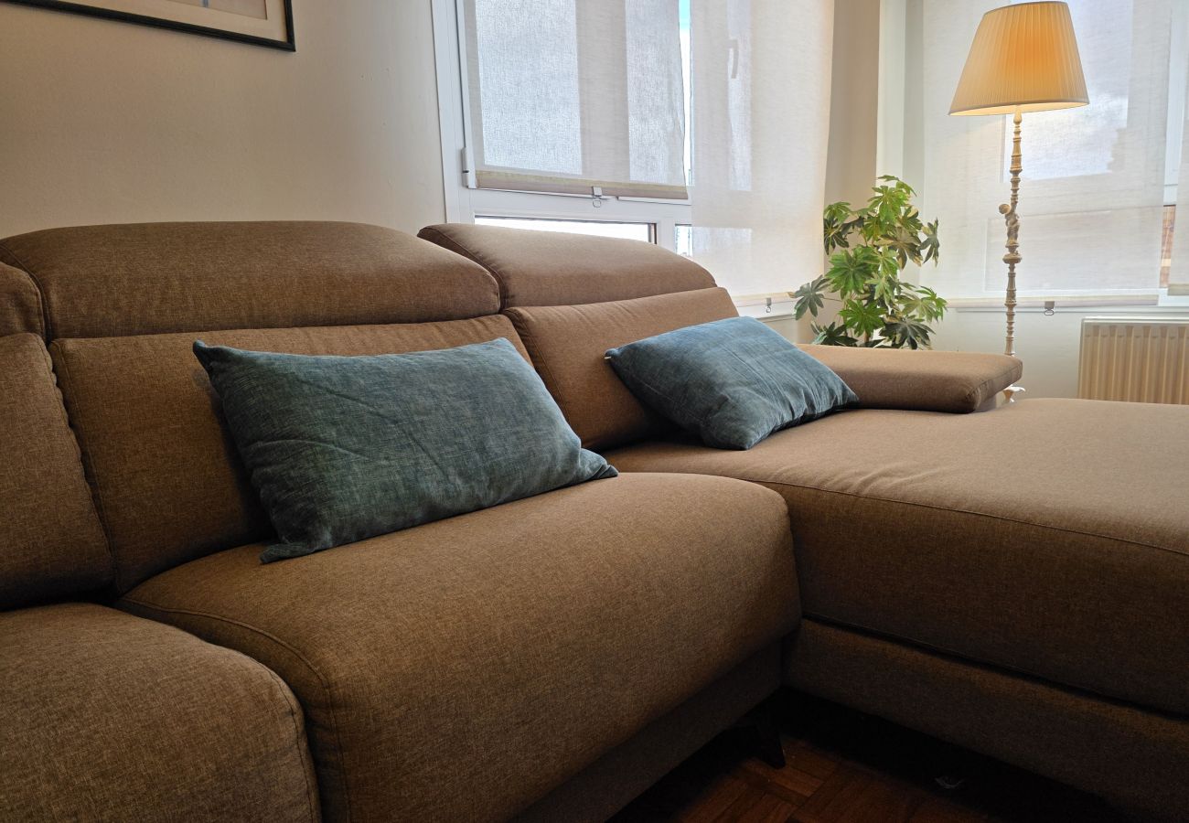 Apartamento en Gijón - 1A159 Alquiler DE TERMPORADA 3 dormitorios