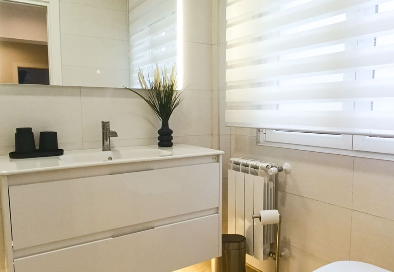 Apartamento en Gijón - 1A163 ALQUILER TEMPORADA Moderno a un paso Playa P